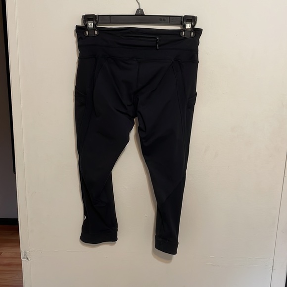 Lululemon crop size 6 - Picture 2 of 5